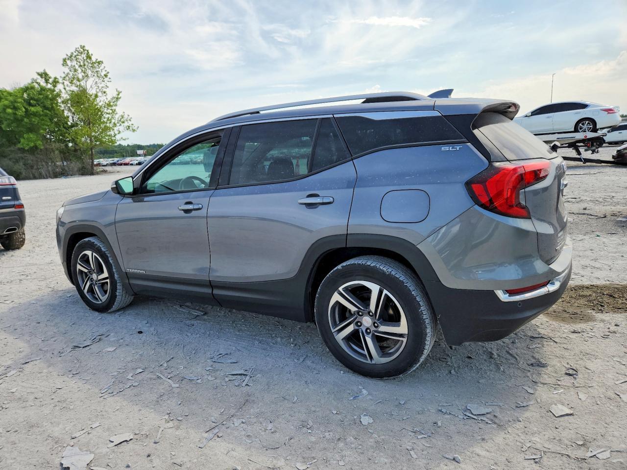 2018 GMC TERRAIN SLT photo 2