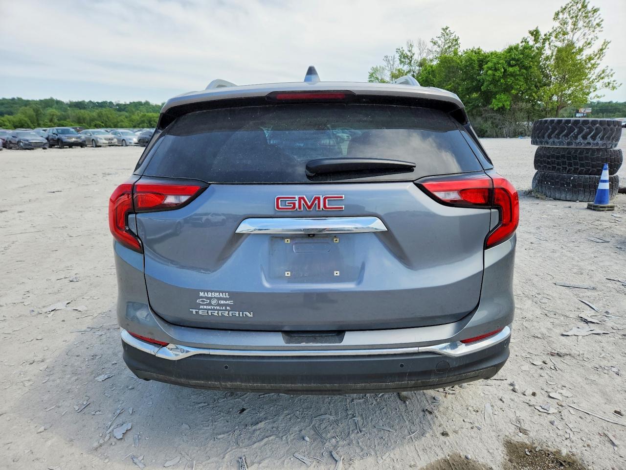 2018 GMC TERRAIN SLT photo 6