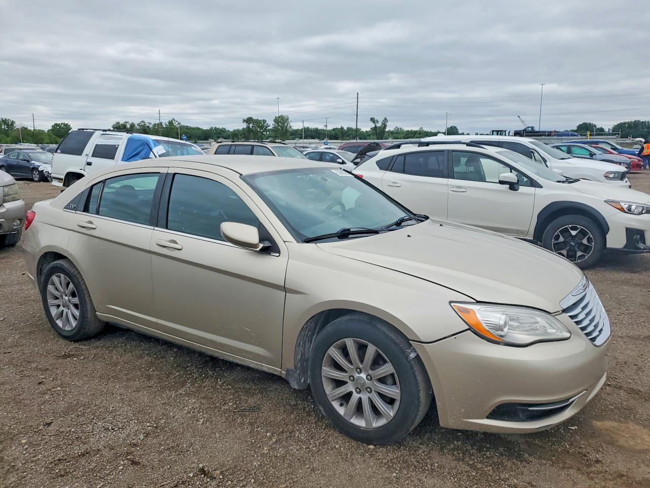 2013 CHRYSLER 200 TOURING photo 10