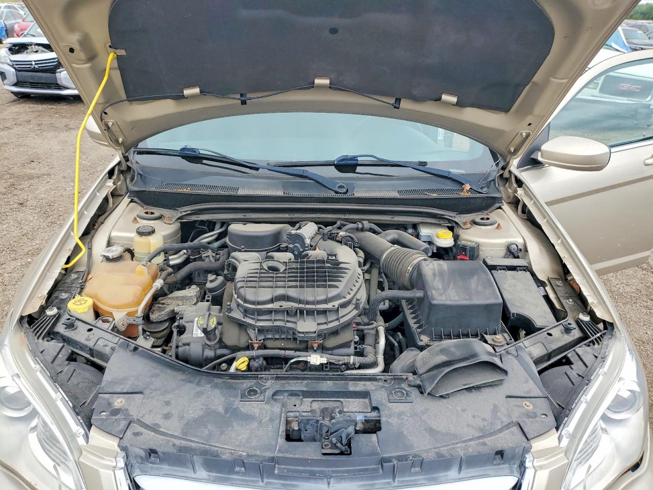 2013 CHRYSLER 200 TOURING photo 31