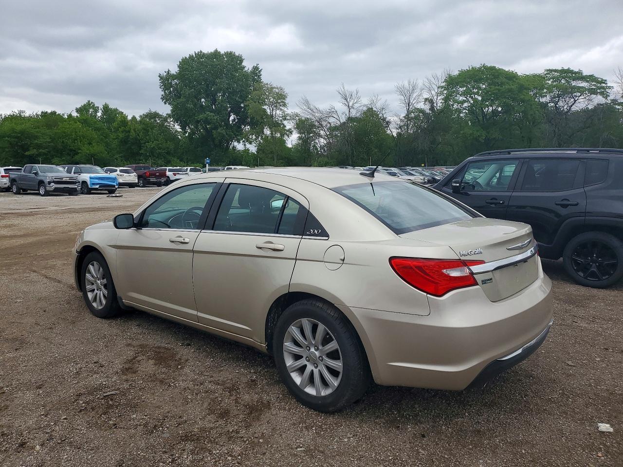 2013 CHRYSLER 200 TOURING photo 4