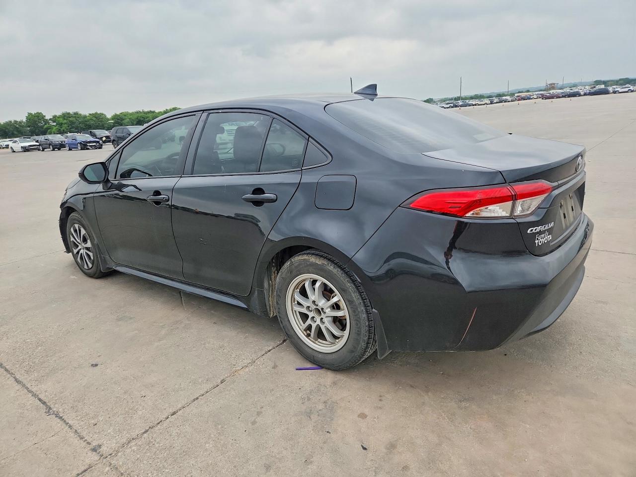 2022 TOYOTA COROLLA LE photo 3