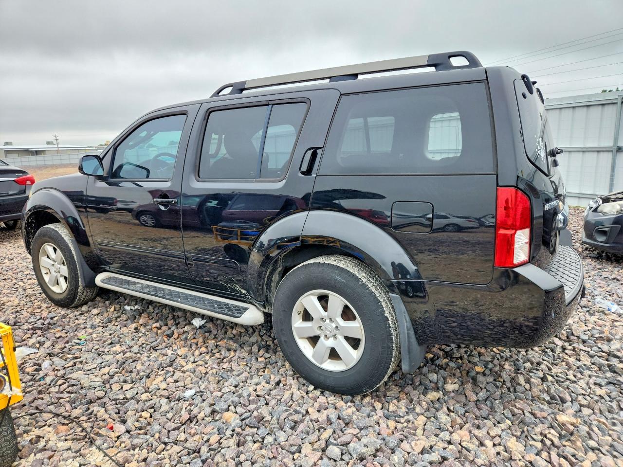 2011 NISSAN PATHFINDER S photo 3