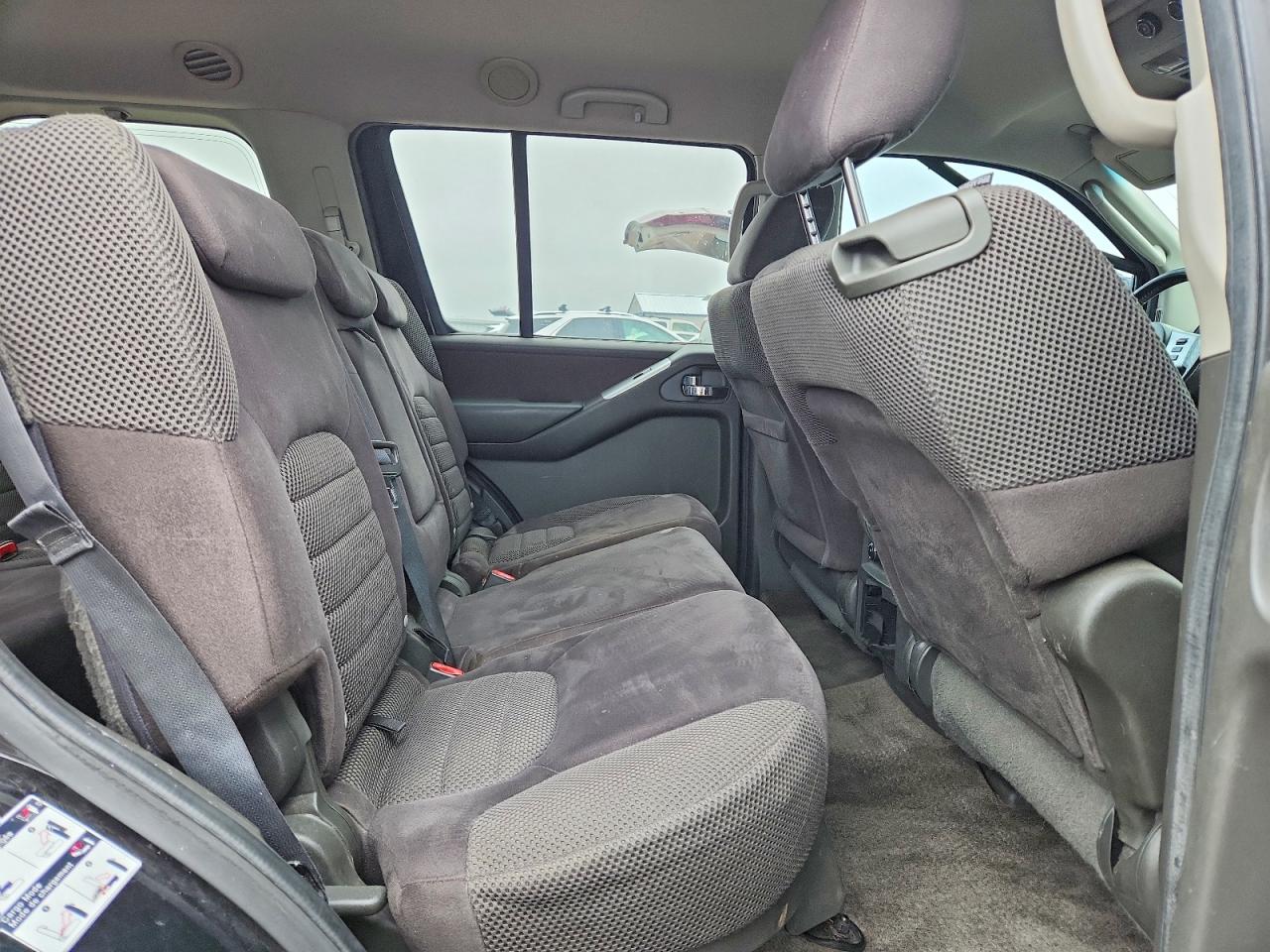 2011 NISSAN PATHFINDER S photo 19