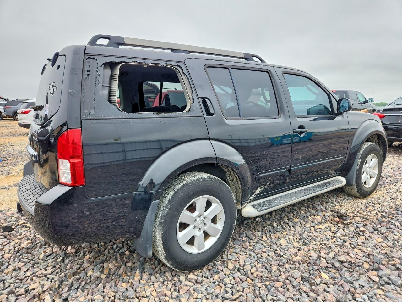 2011 NISSAN PATHFINDER S photo 5