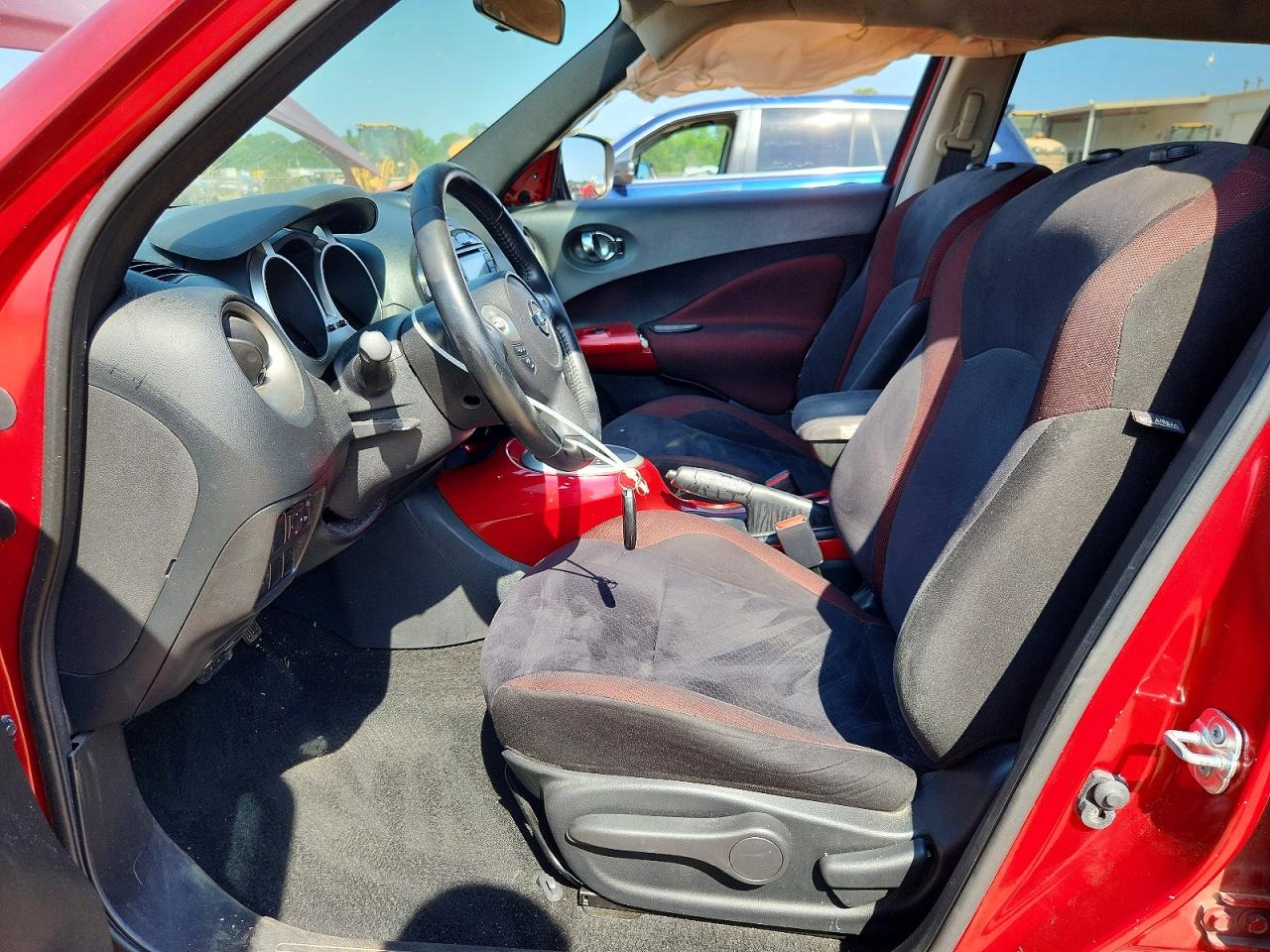 2015 NISSAN JUKE SV photo 13
