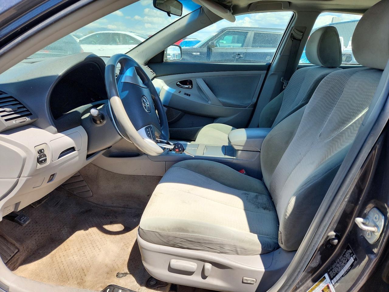 2010 TOYOTA CAMRY LE photo 7