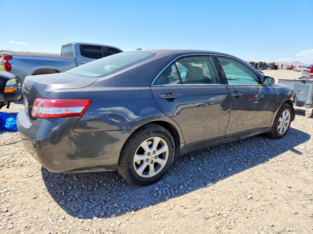 2010 TOYOTA CAMRY LE photo 3