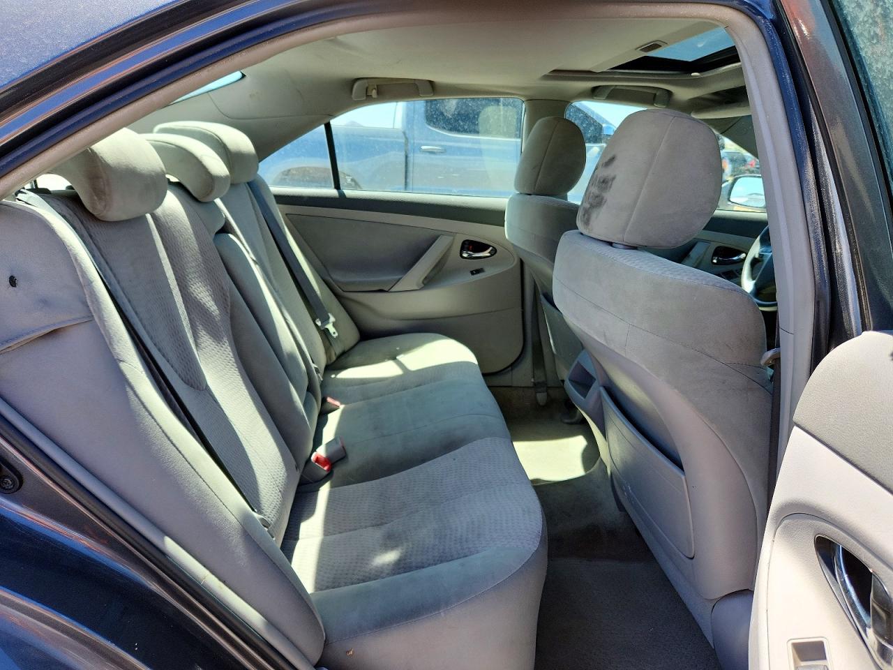 2010 TOYOTA CAMRY LE photo 10