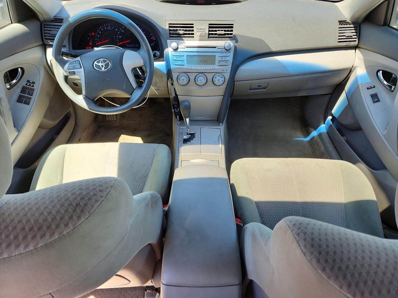 2010 TOYOTA CAMRY LE photo 8