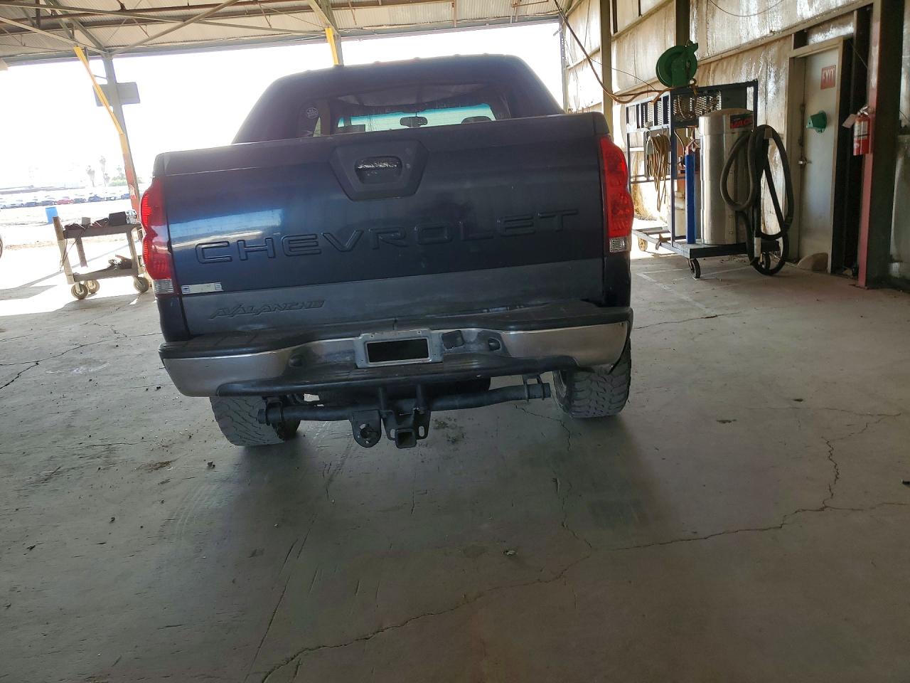 2004 CHEVROLET AVALANCHE K1500 photo 11