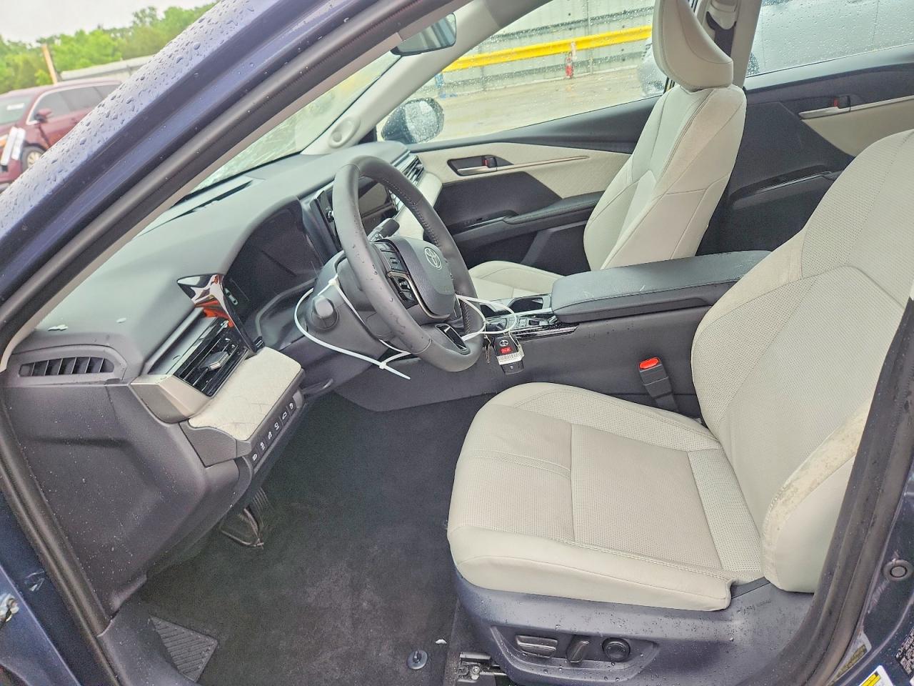 2026 TOYOTA CAMRY XLE photo 7
