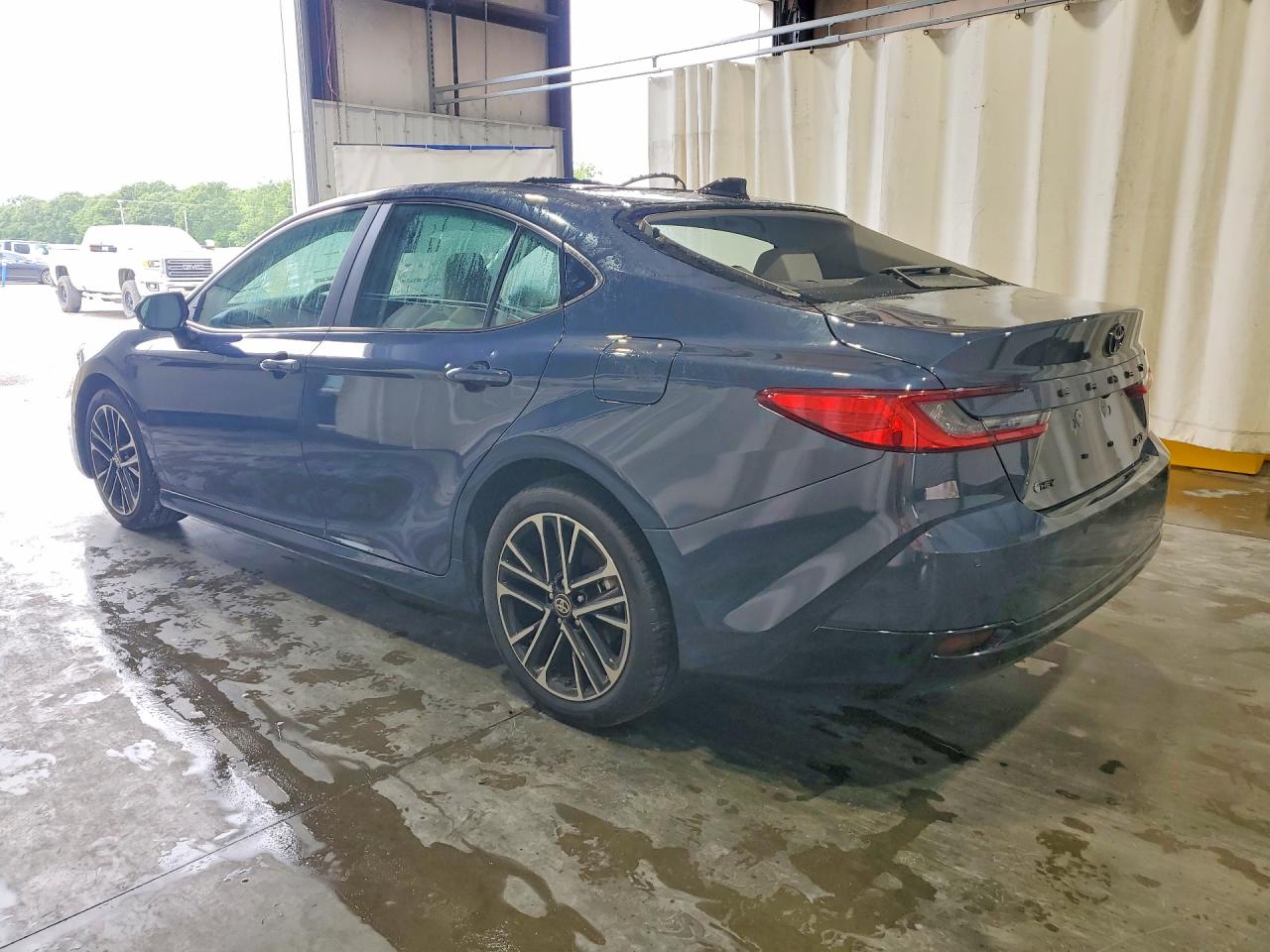 2026 TOYOTA CAMRY XLE photo 2