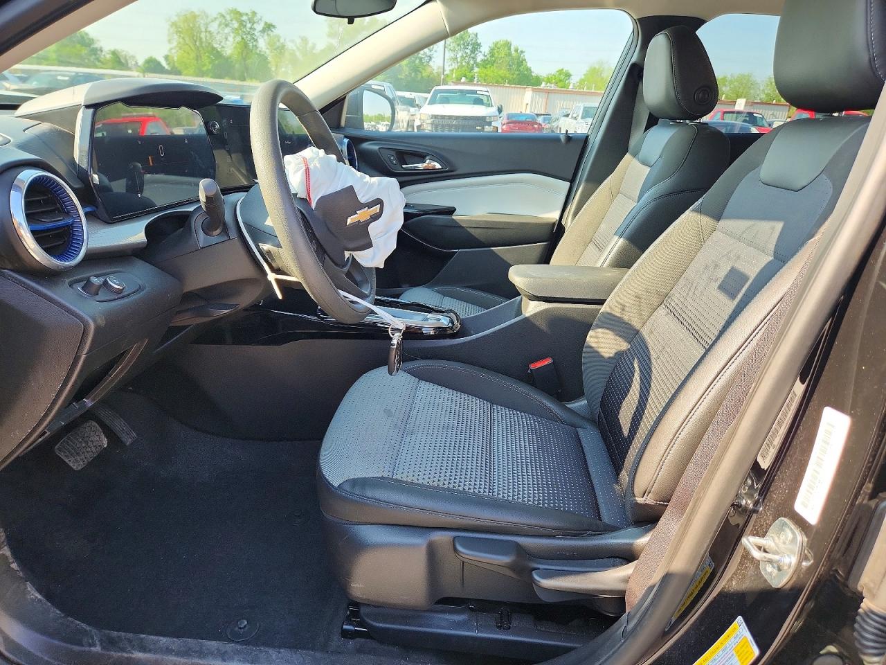 2025 CHEVROLET TRAX 1LT photo 13