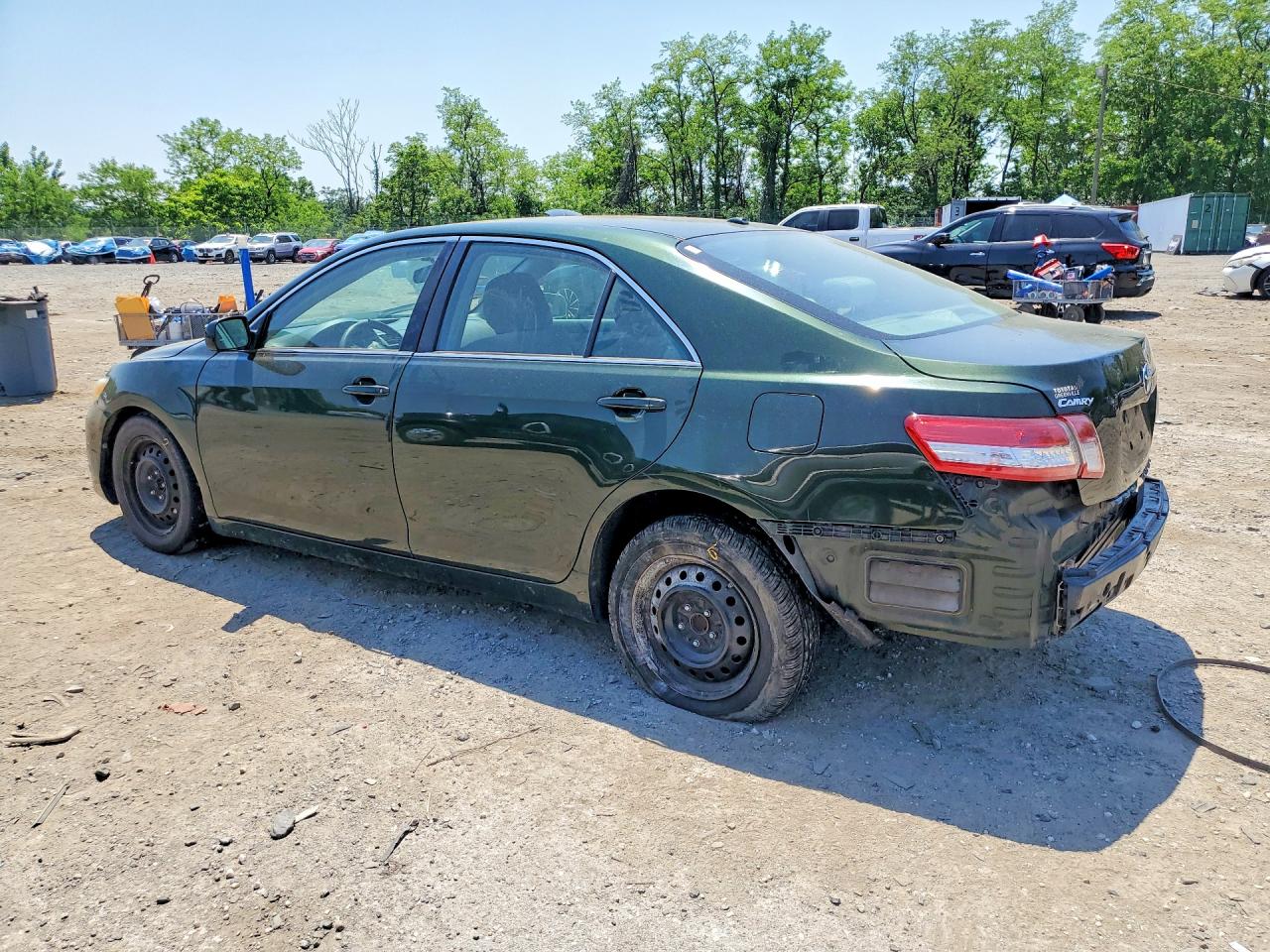 2011 TOYOTA CAMRY LE photo 3