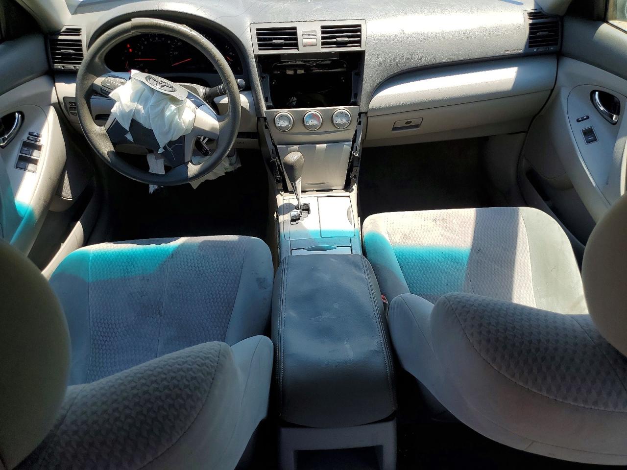 2011 TOYOTA CAMRY LE photo 15