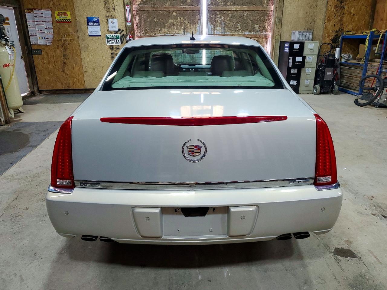 2008 CADILLAC DTS photo 11