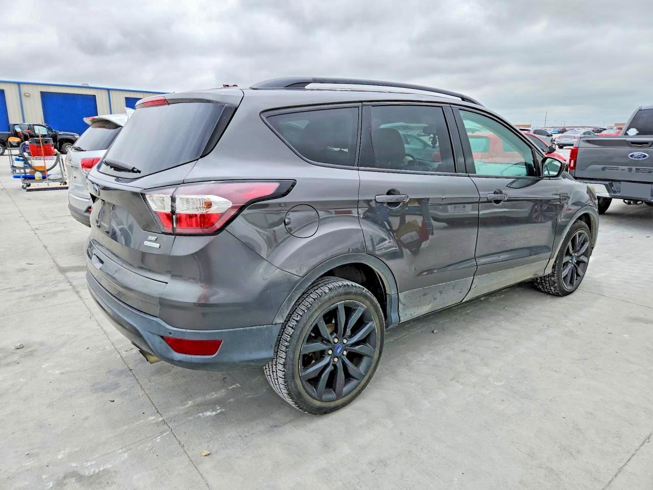 2017 FORD ESCAPE SE photo 5