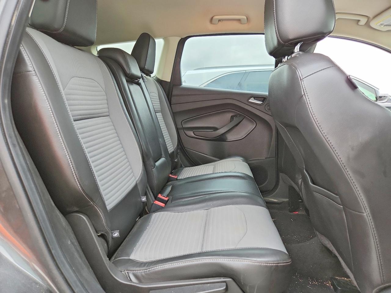 2017 FORD ESCAPE SE photo 21
