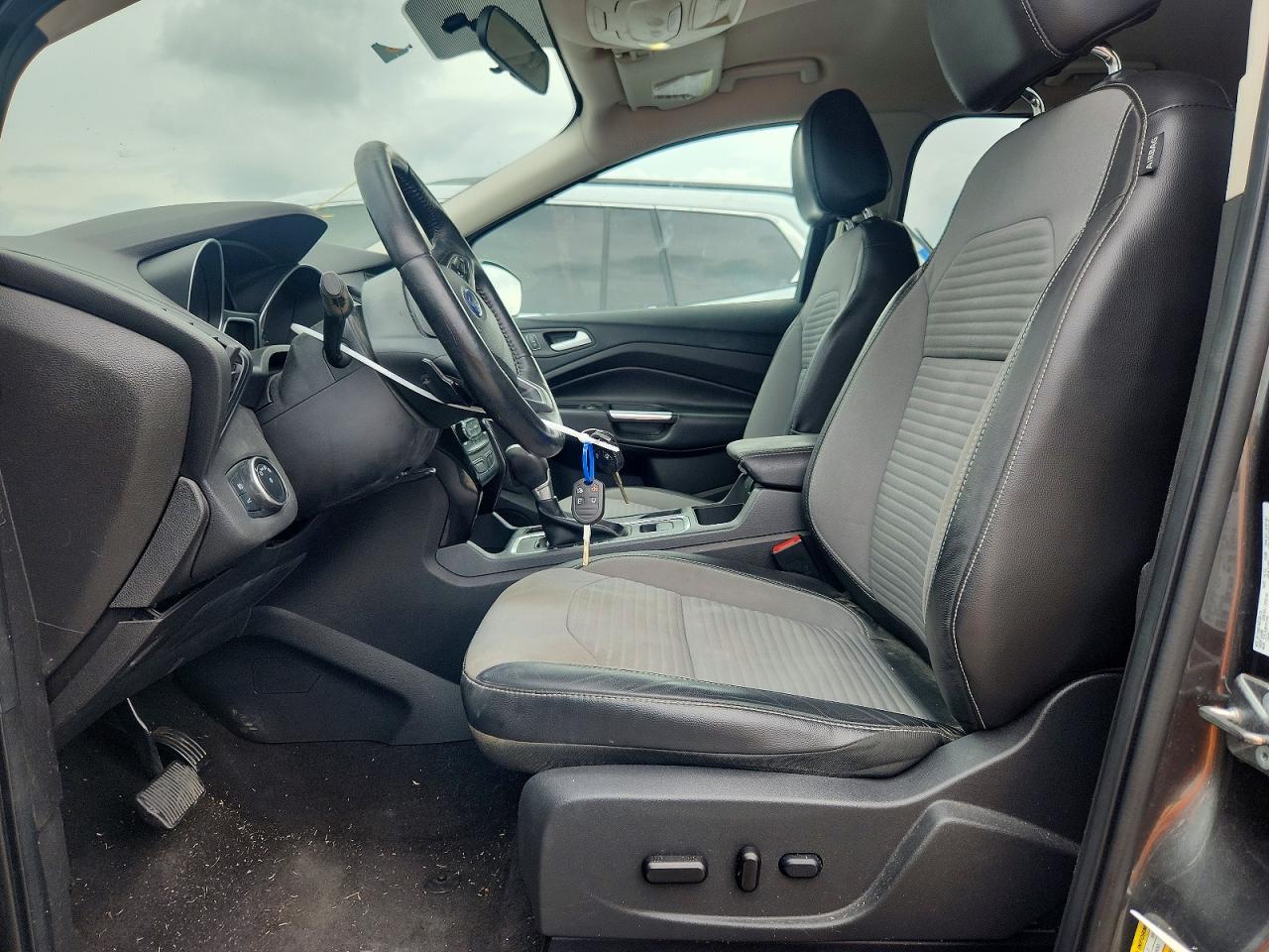 2017 FORD ESCAPE SE photo 13
