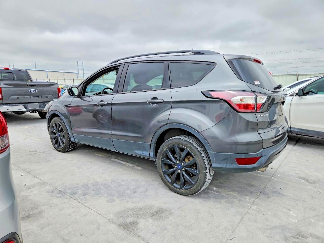 2017 FORD ESCAPE SE photo 3