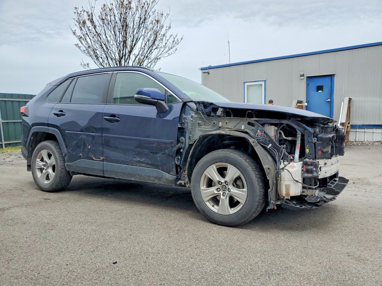 2019 TOYOTA RAV4 XLE photo 7