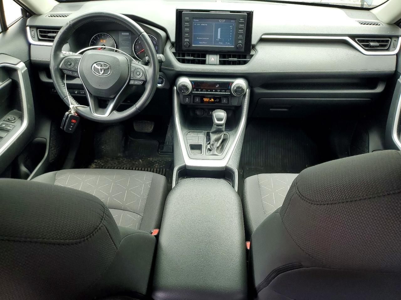 2019 TOYOTA RAV4 XLE photo 15