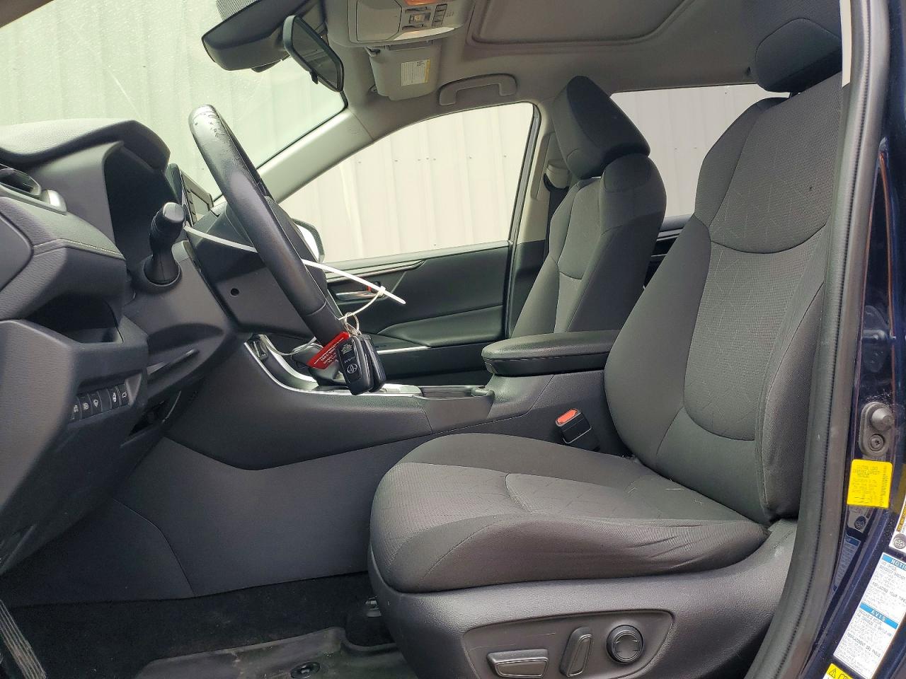 2019 TOYOTA RAV4 XLE photo 13