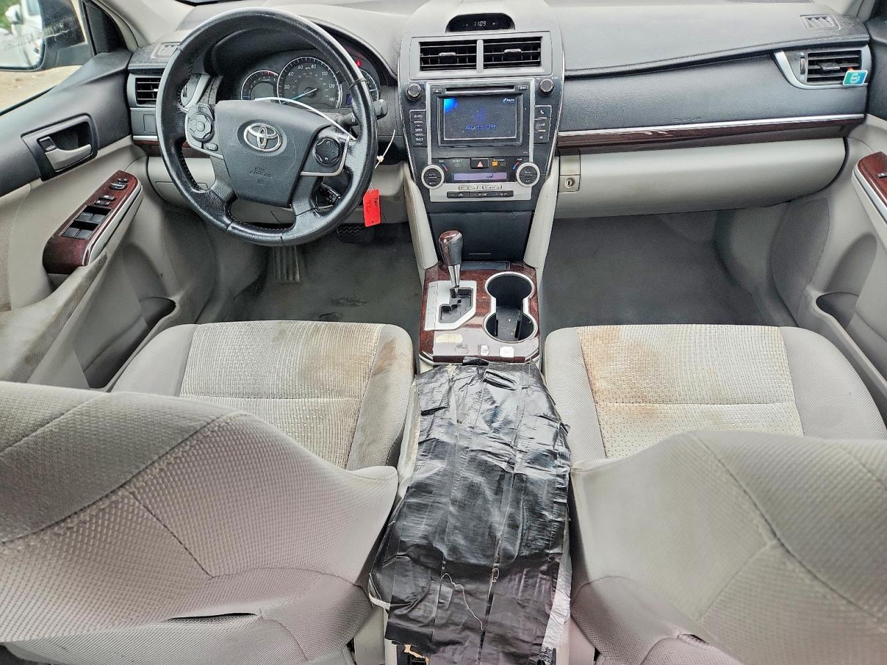 2012 TOYOTA CAMRY XLE photo 15