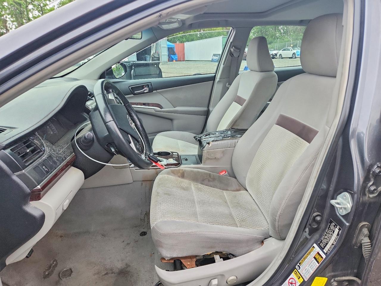 2012 TOYOTA CAMRY XLE photo 13