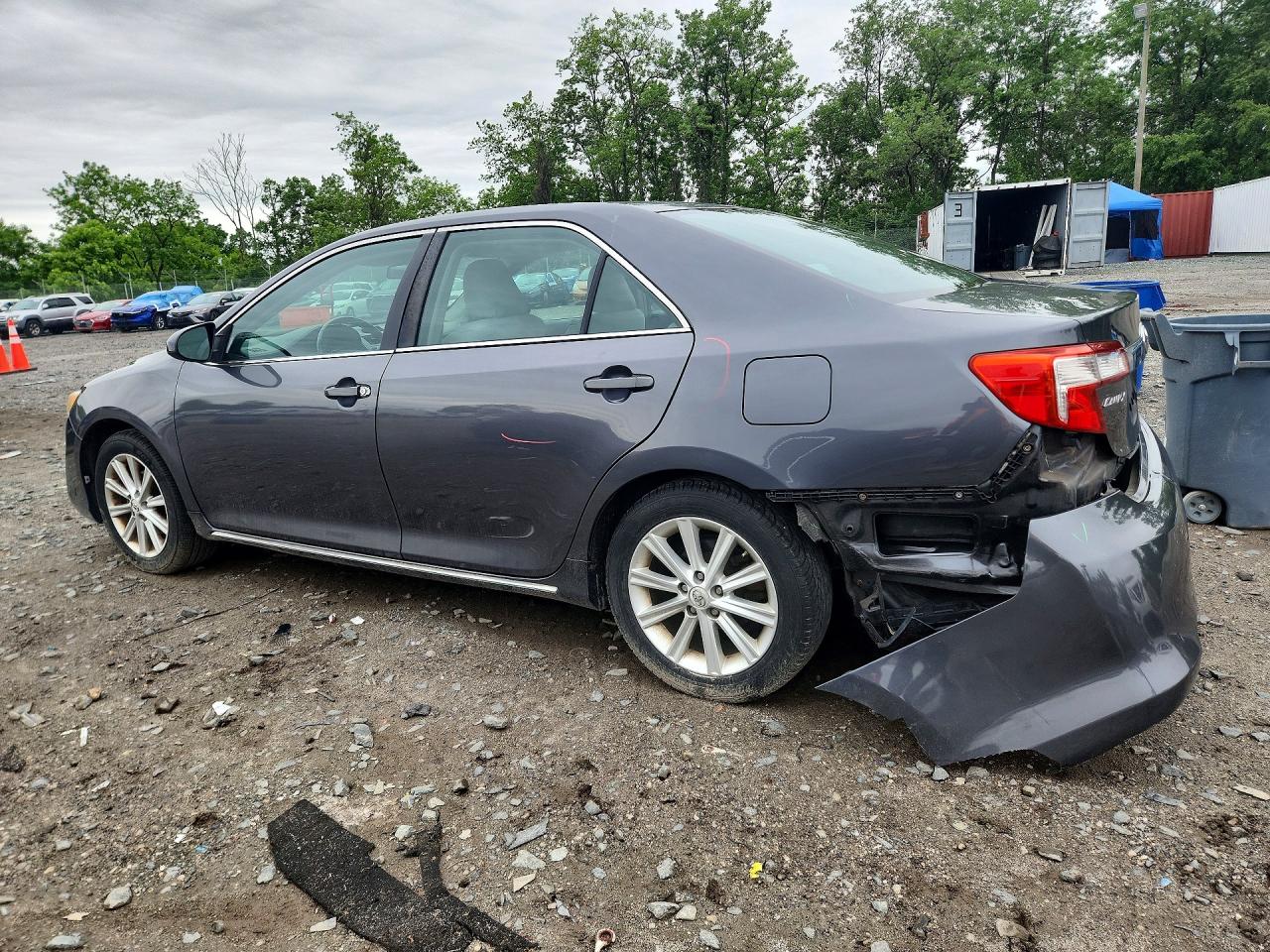 2012 TOYOTA CAMRY XLE photo 3