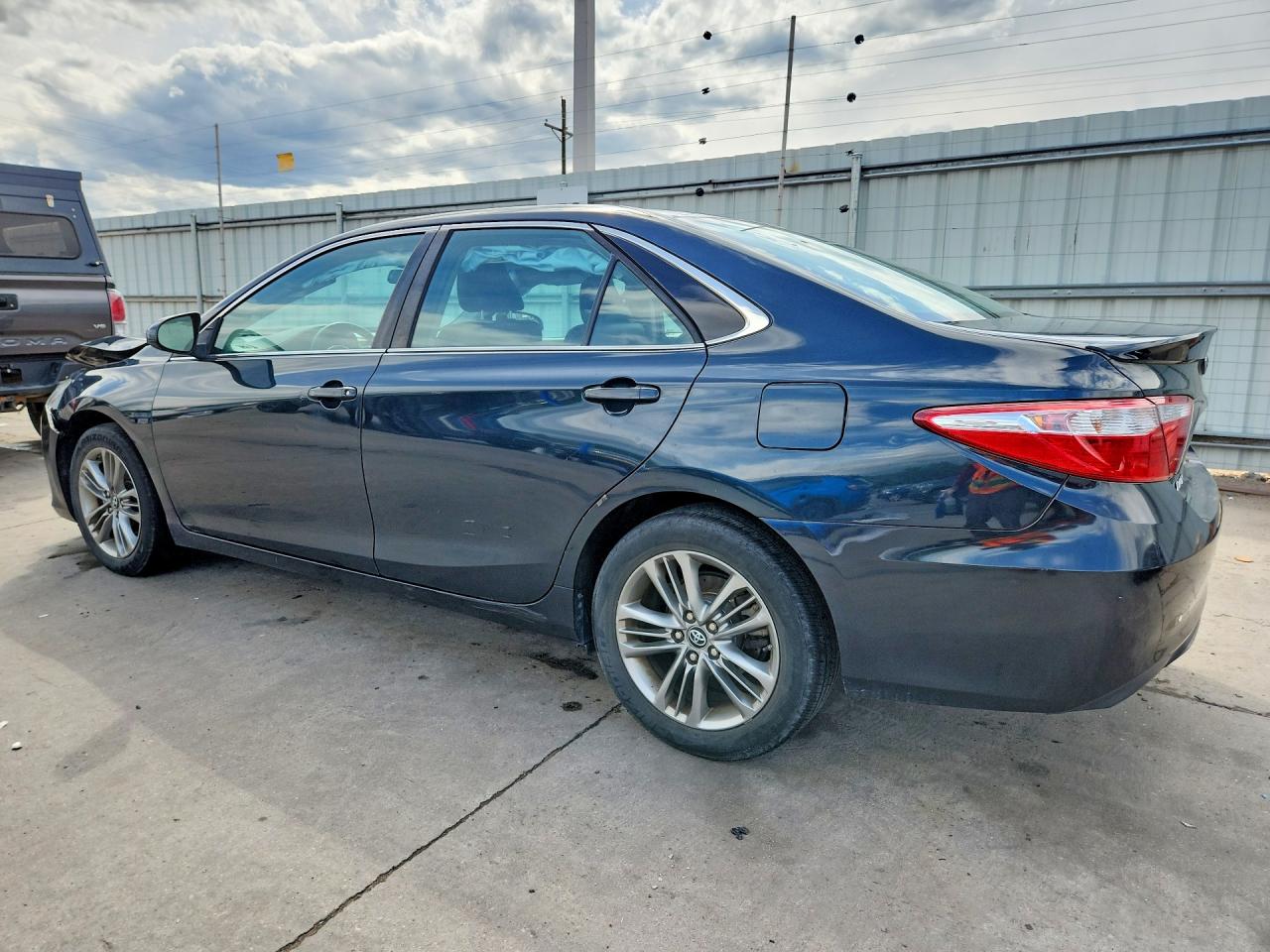 2016 TOYOTA CAMRY SE photo 2