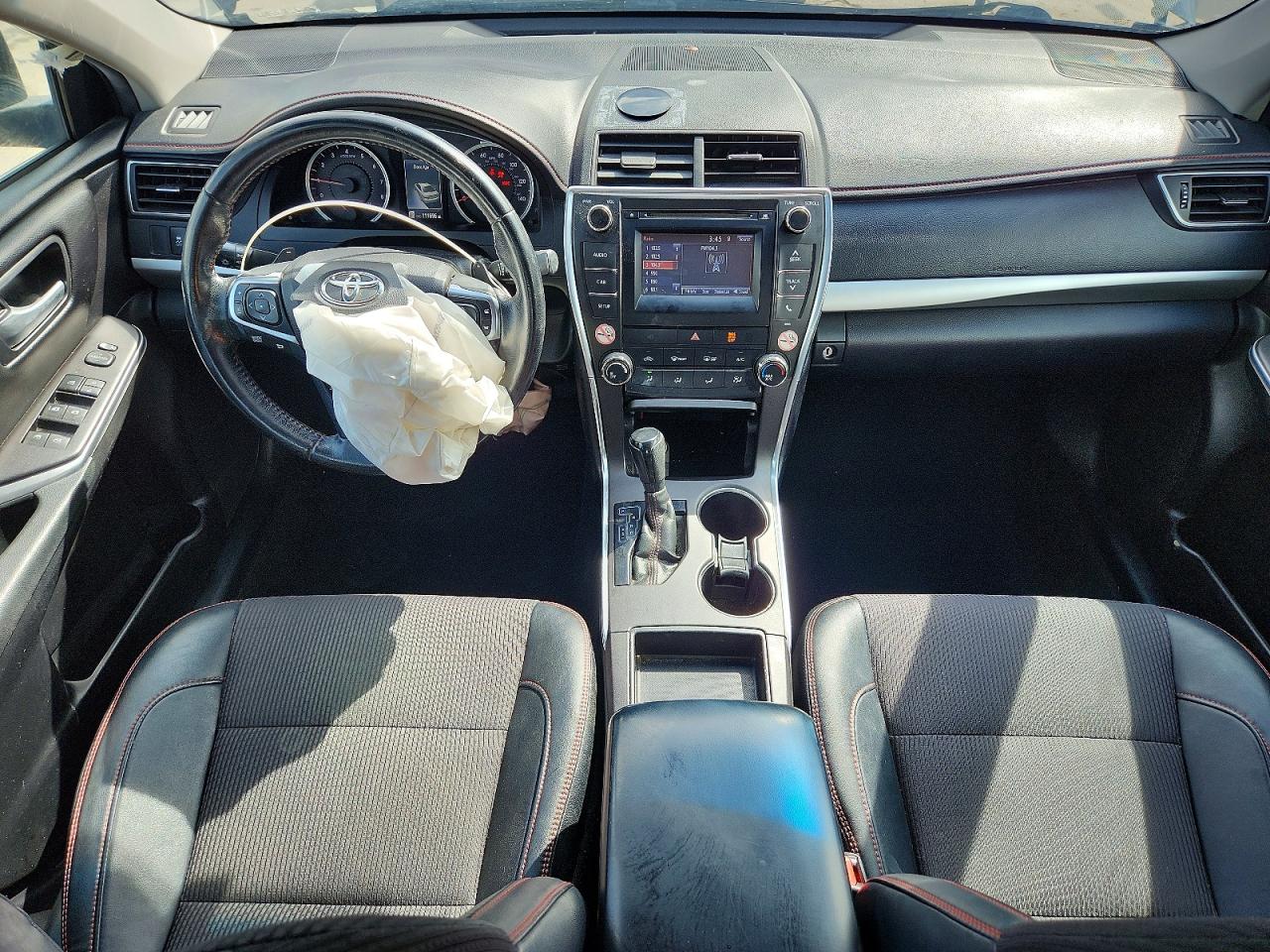 2016 TOYOTA CAMRY SE photo 8