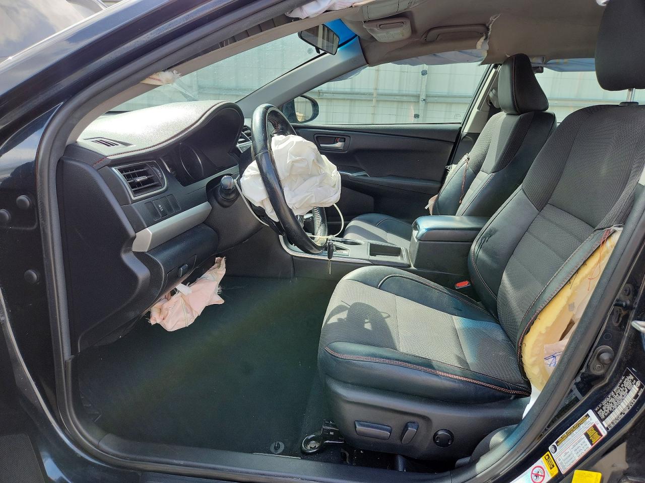2016 TOYOTA CAMRY SE photo 7