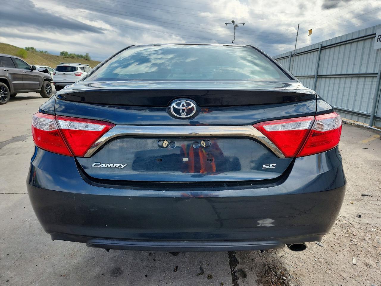 2016 TOYOTA CAMRY SE photo 6