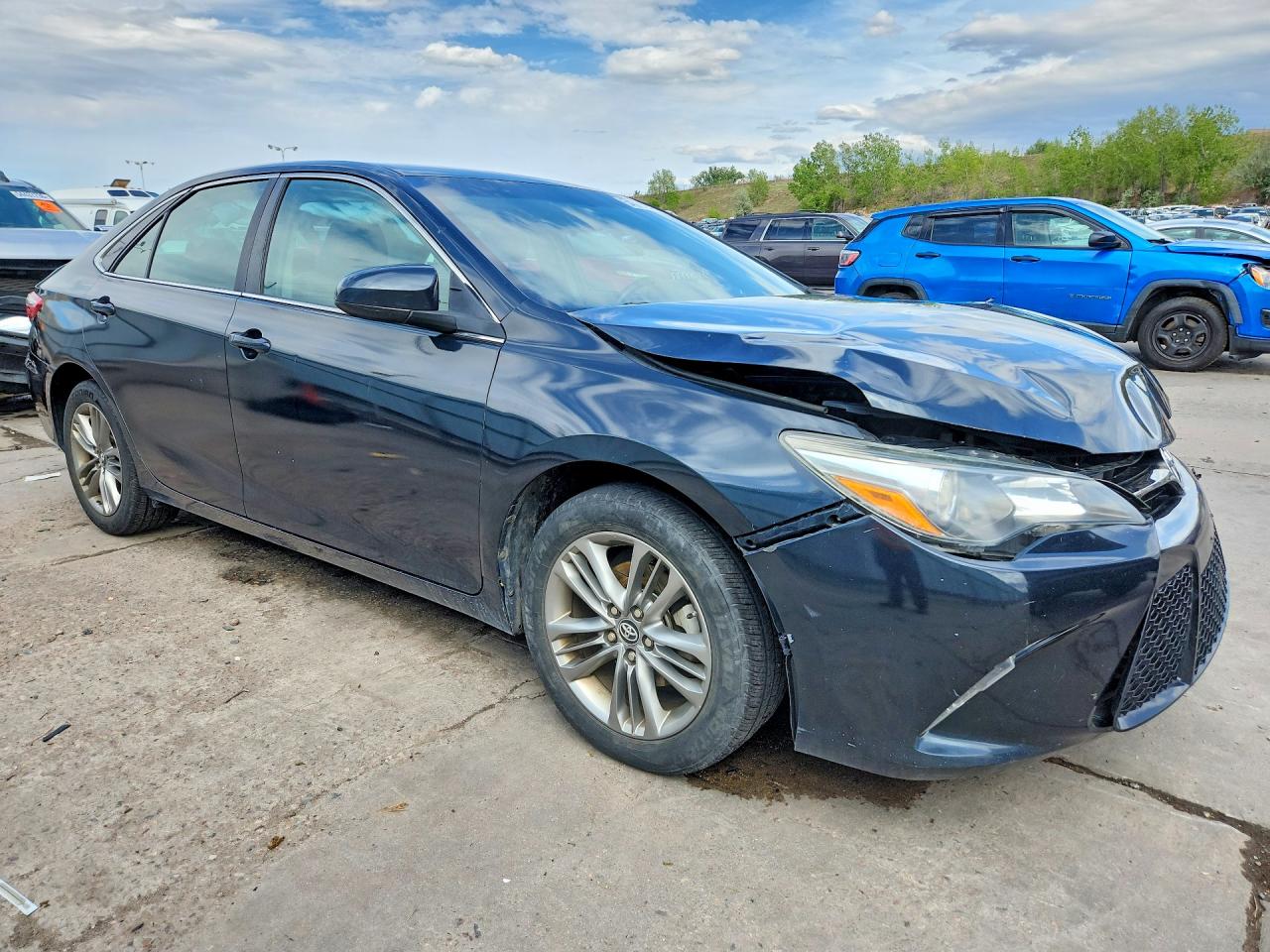 2016 TOYOTA CAMRY SE photo 4