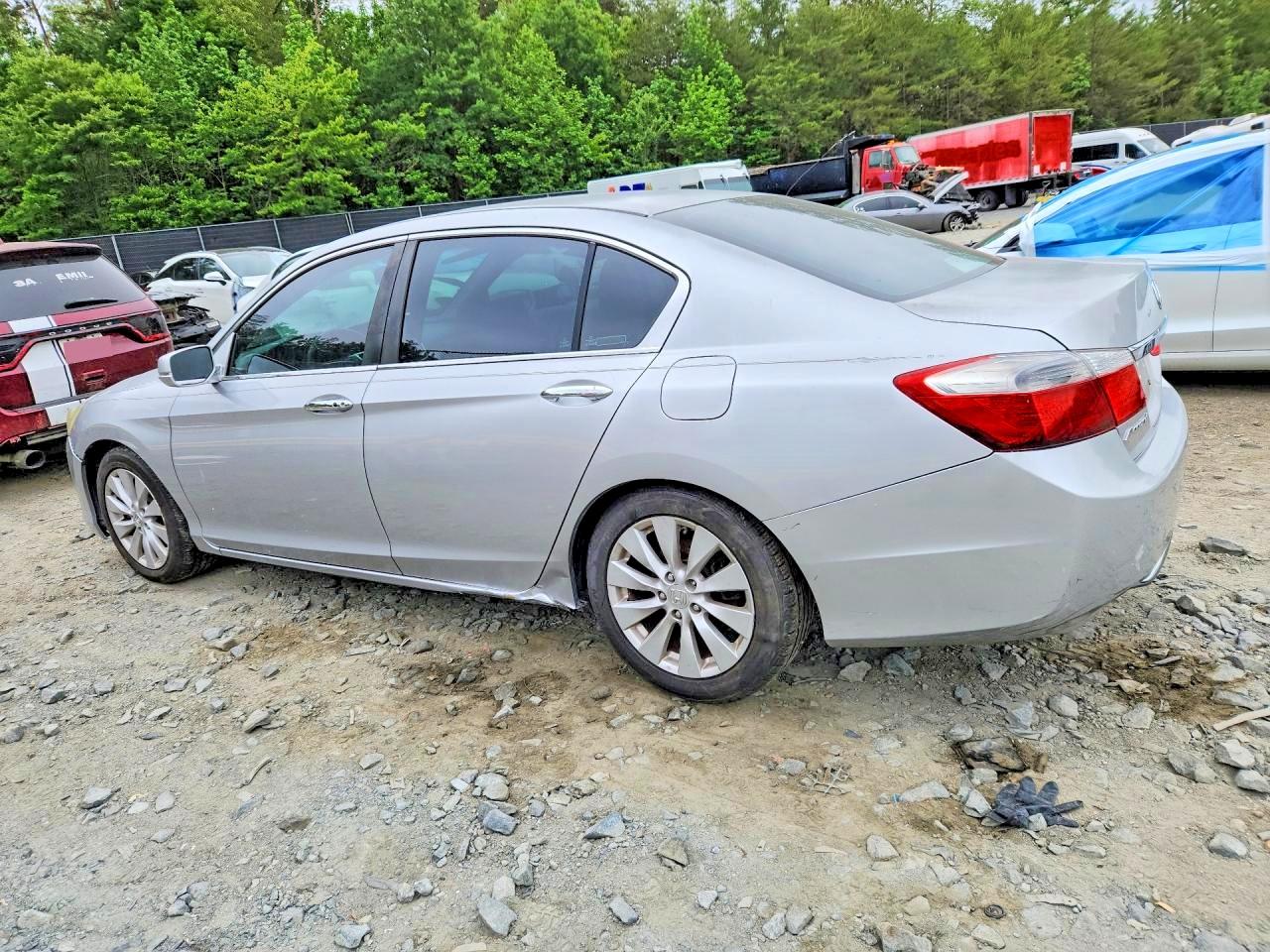 2013 HONDA ACCORD photo 2