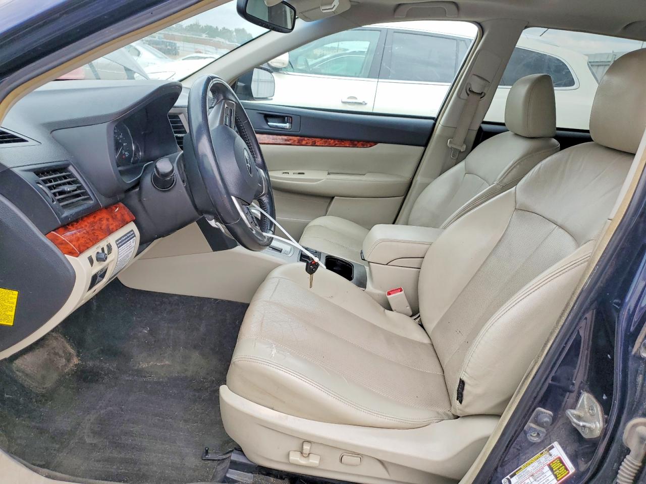 2012 SUBARU OUTBACK photo 19
