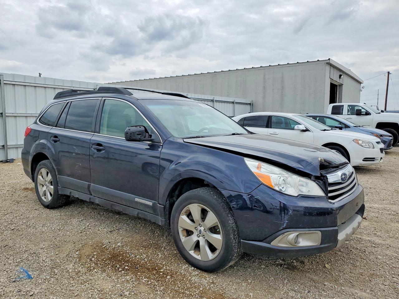 2012 SUBARU OUTBACK photo 10