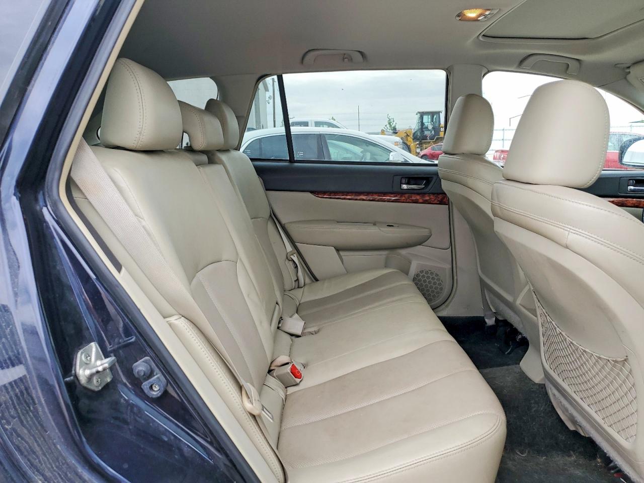 2012 SUBARU OUTBACK photo 31