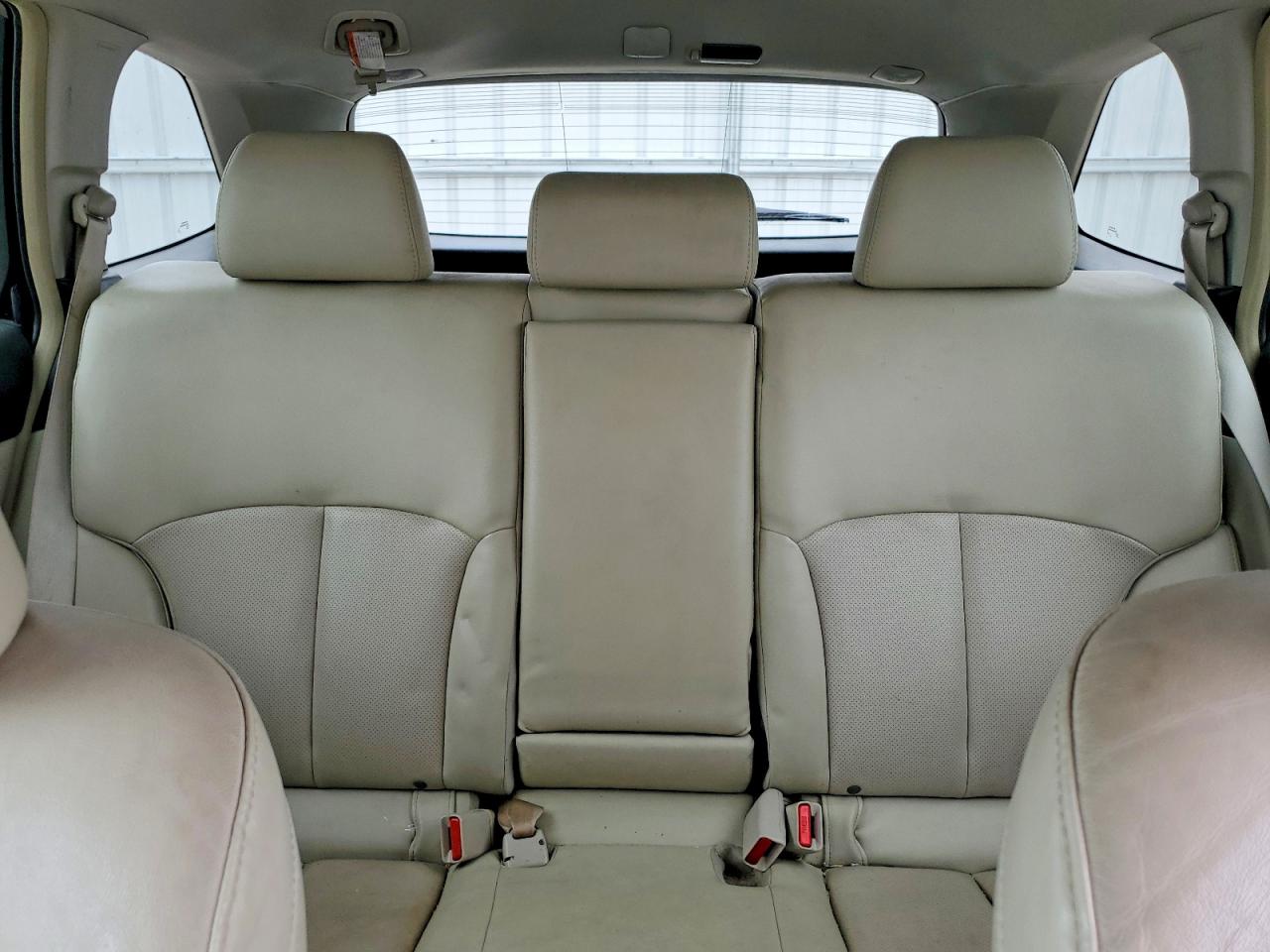 2012 SUBARU OUTBACK photo 28