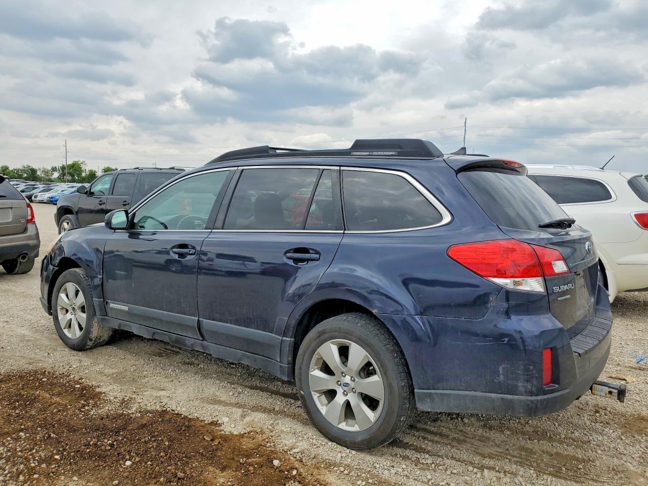 2012 SUBARU OUTBACK photo 4