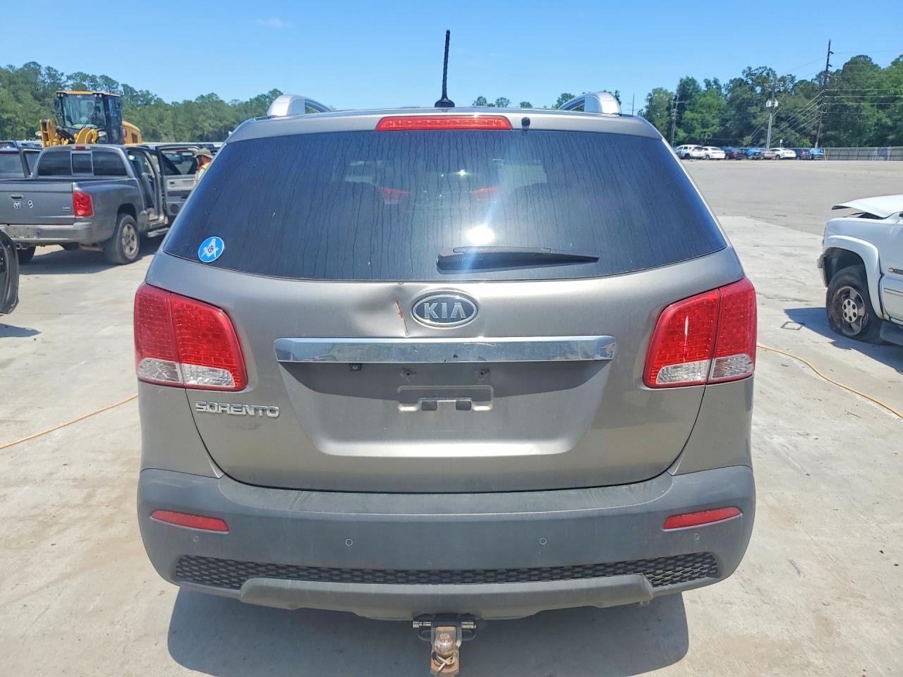 2013 KIA SORENTO LX photo 6