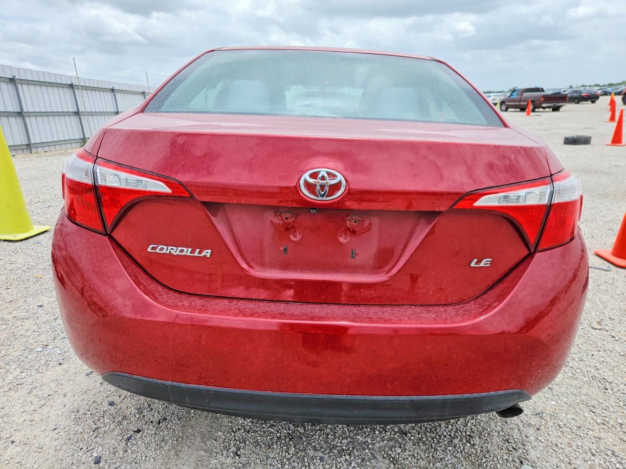 2015 TOYOTA COROLLA LE photo 16