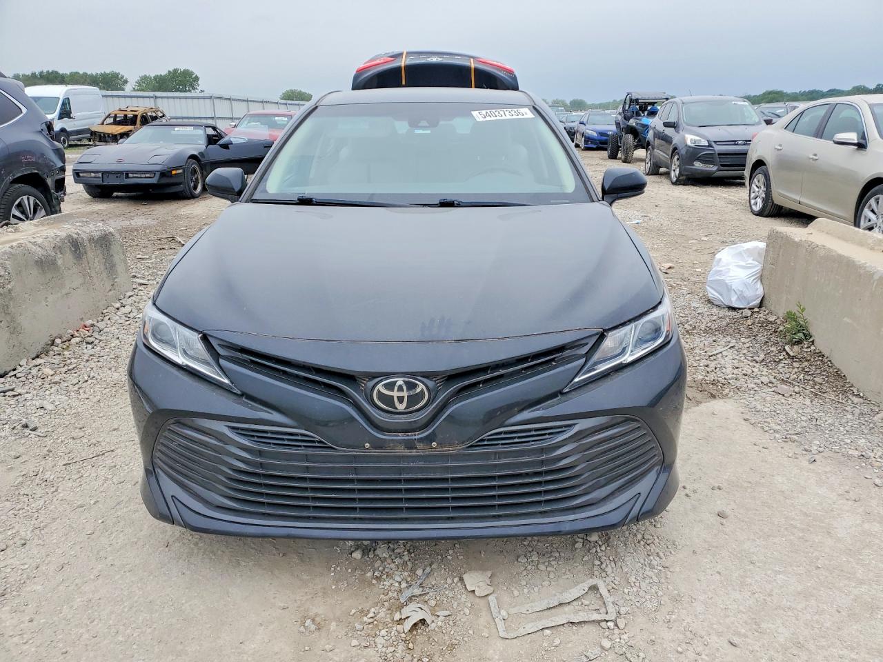 2018 TOYOTA CAMRY LE photo 9