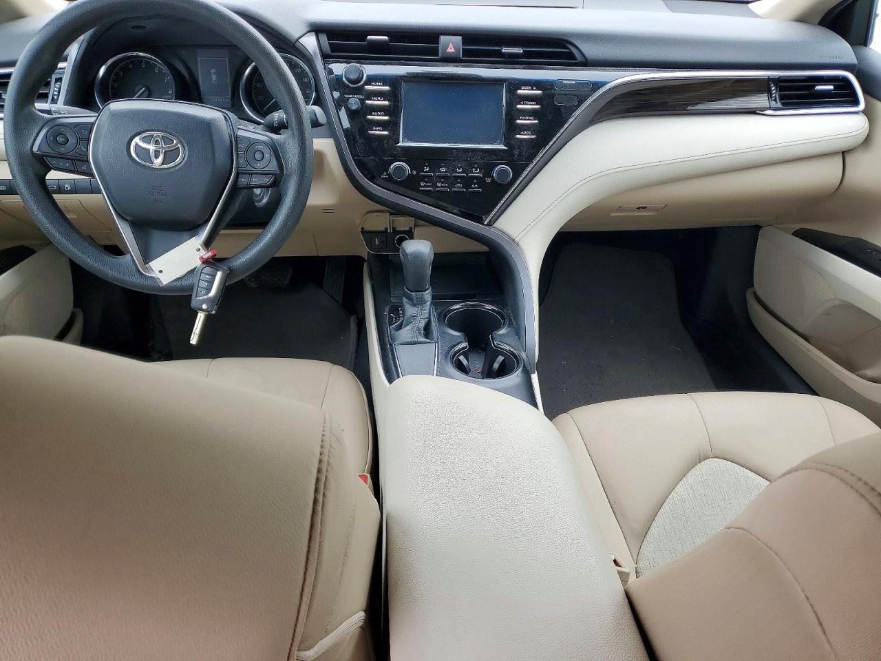 2018 TOYOTA CAMRY LE photo 15