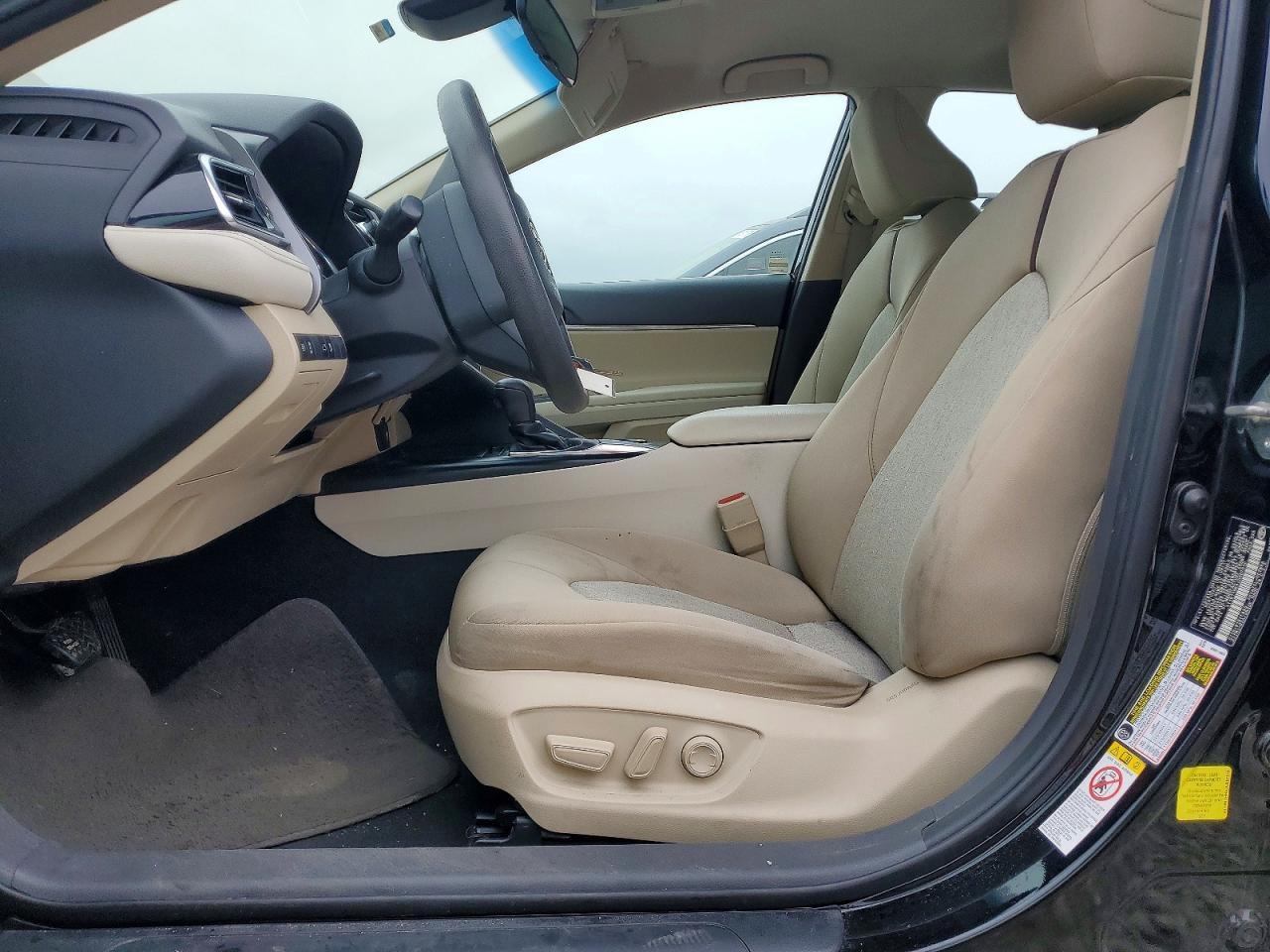 2018 TOYOTA CAMRY LE photo 13