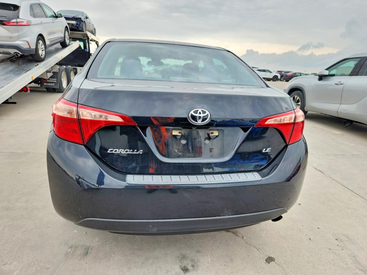2018 TOYOTA COROLLA LE photo 6