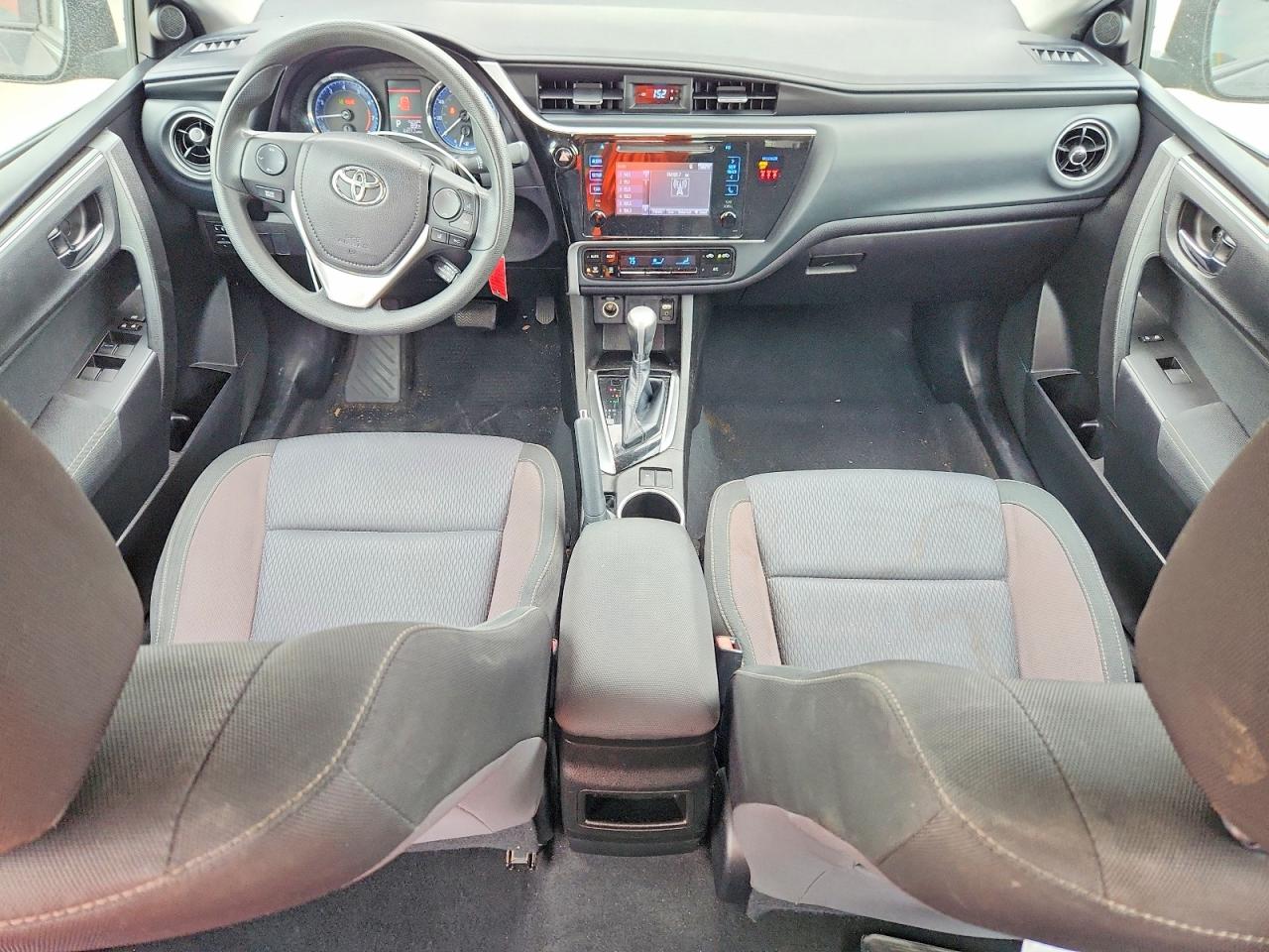 2018 TOYOTA COROLLA LE photo 8