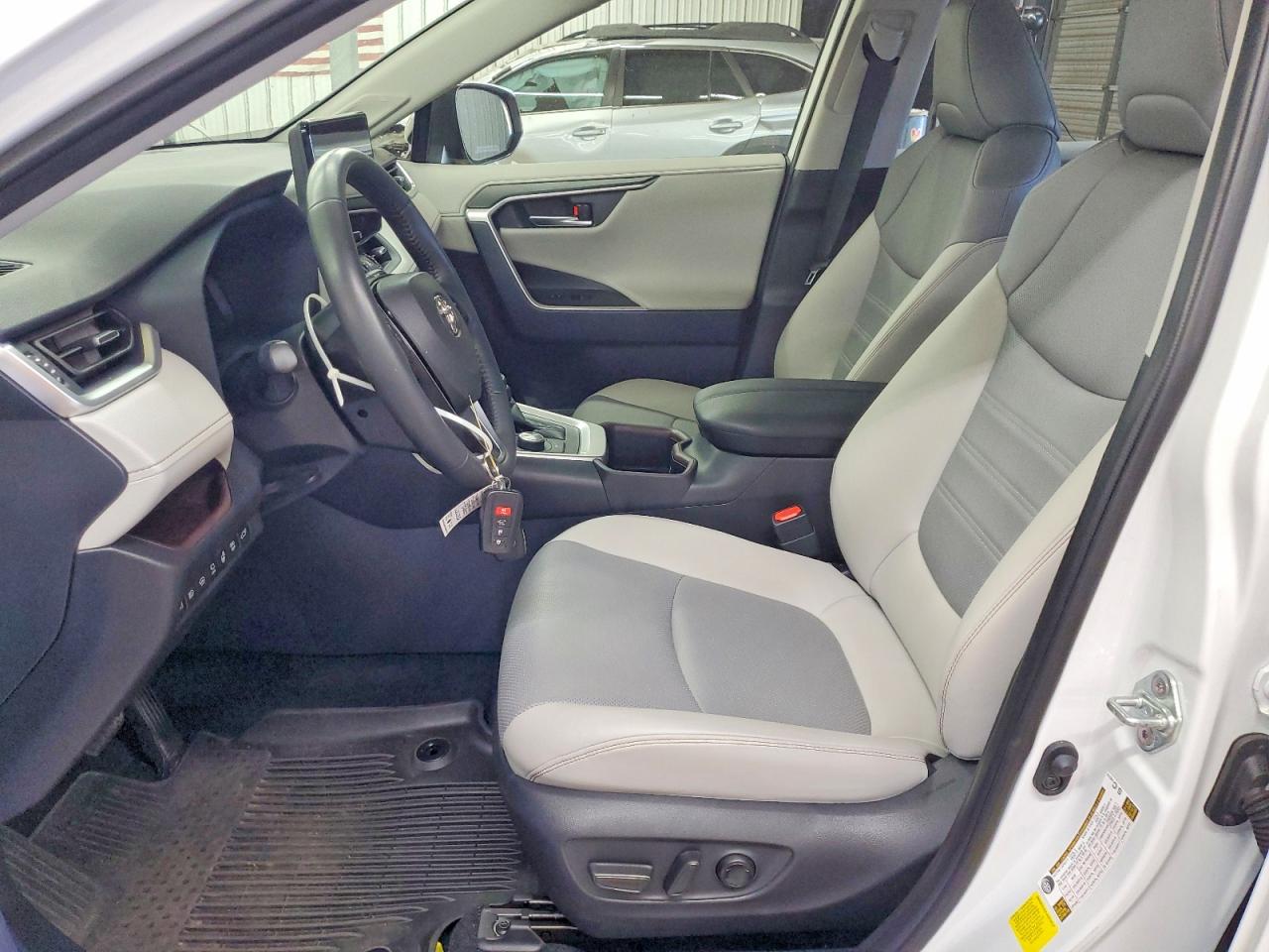 2024 TOYOTA RAV4 LIMITED photo 13